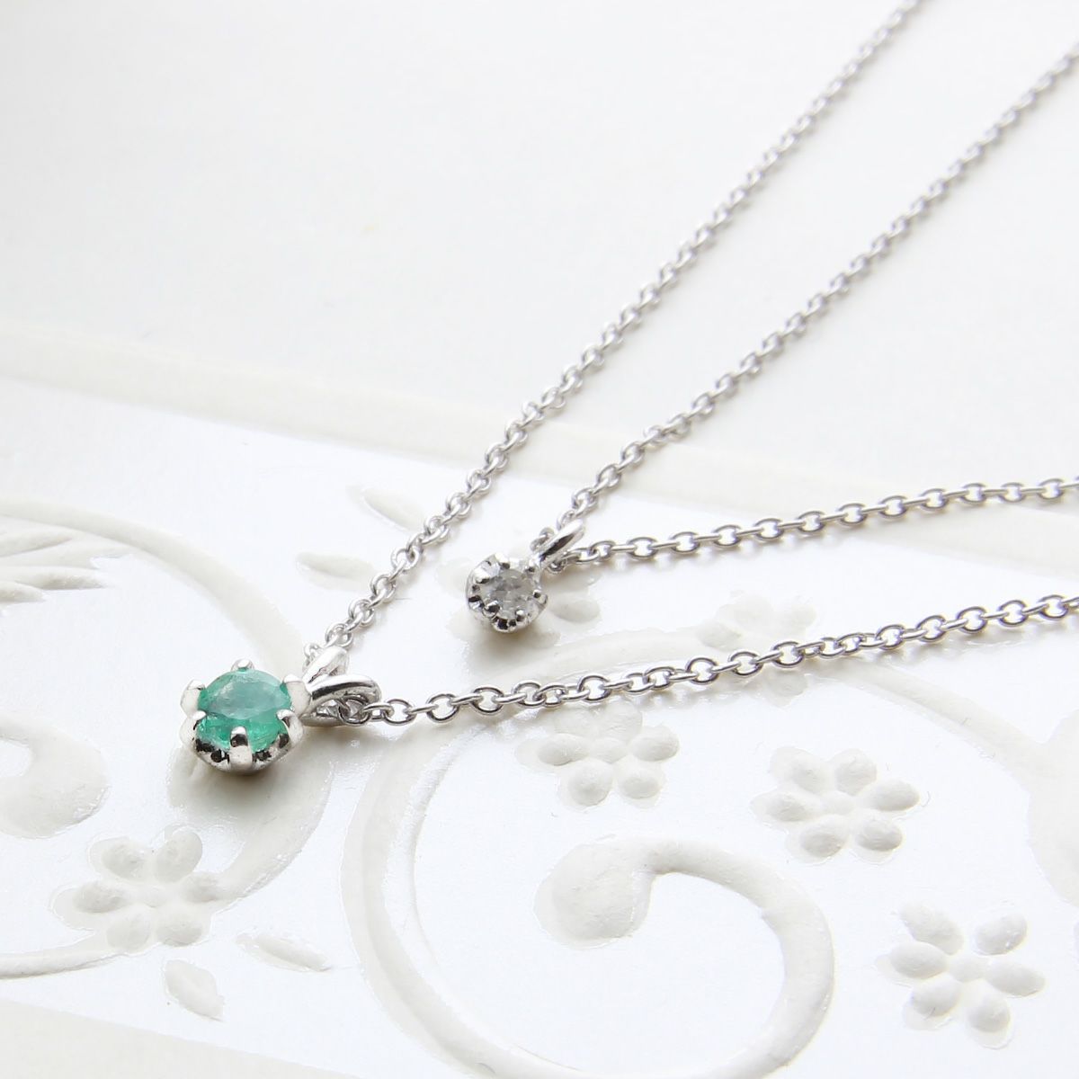 5月誕生石エメラルド×一粒ダイヤ★ダブルチェーンネックレス