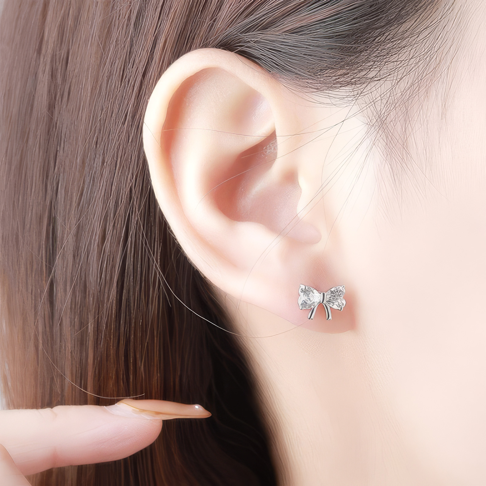 スワロフスキー☆リボンスタッドピアス | 誕生石 イニシャル 