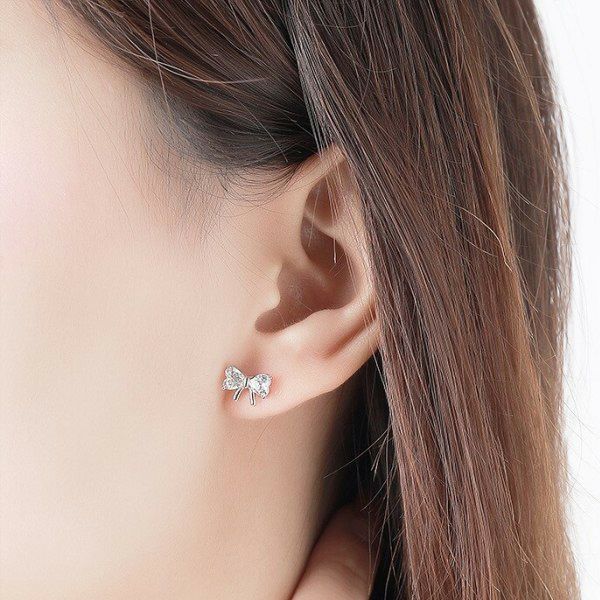 スワロフスキー★リボンスタッドピアス